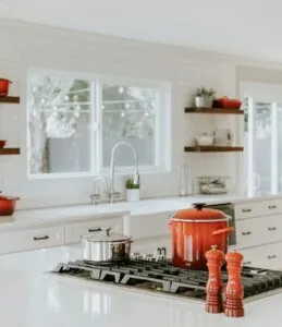 Essa ideia de estante planejada transforma qualquer cantinho da casa Essa ideia de estante planejada transforma qualquer cantinho da casa